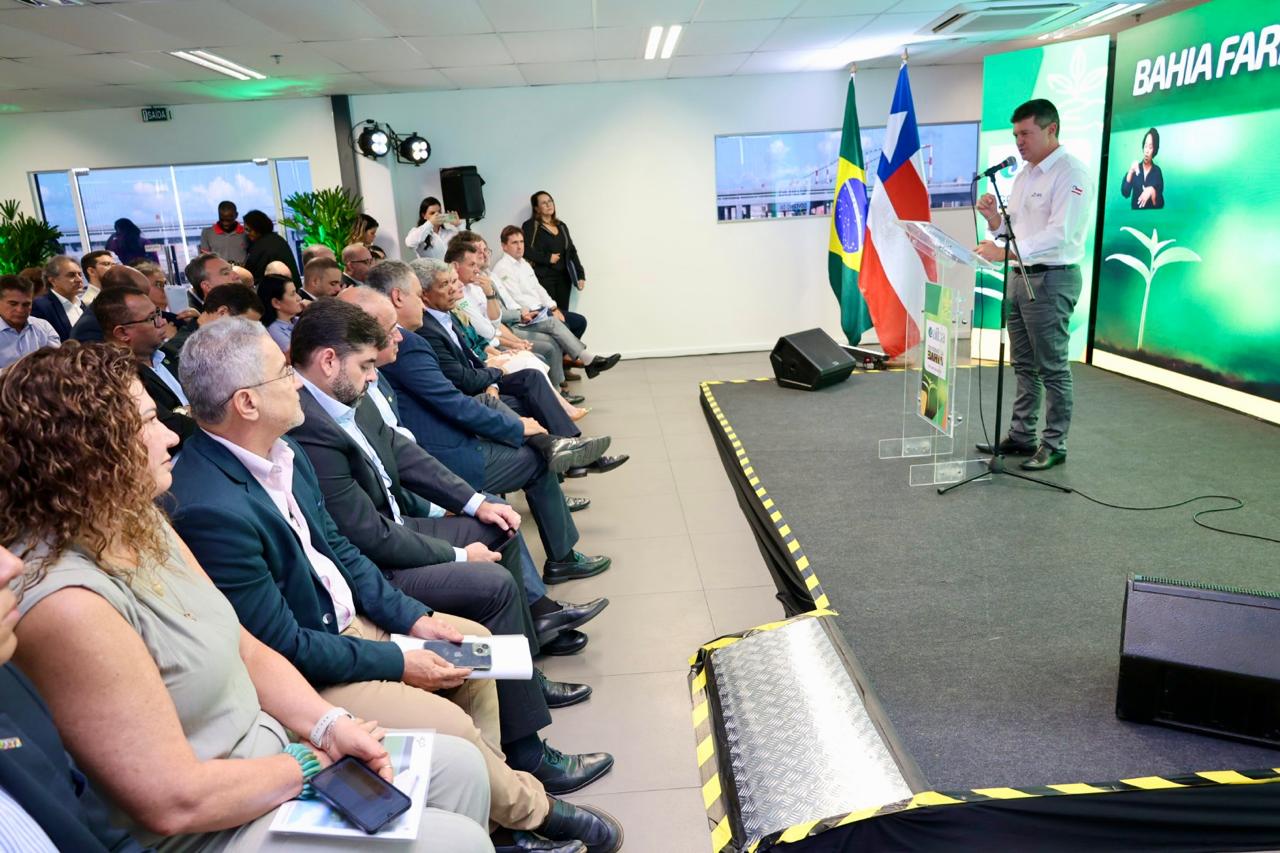 Presidente da Aiba em auditório durante apresentação da Bahia Farm Show 2026 em Salvador