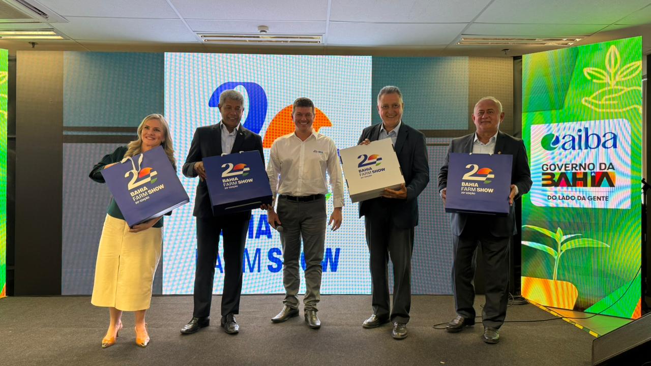 Presidente da Aiba Moisés Schmidt, governador da Bahia Jerônimo Rodrigues e Rui Costa durante apresentação da Bahia Farm Show 2026