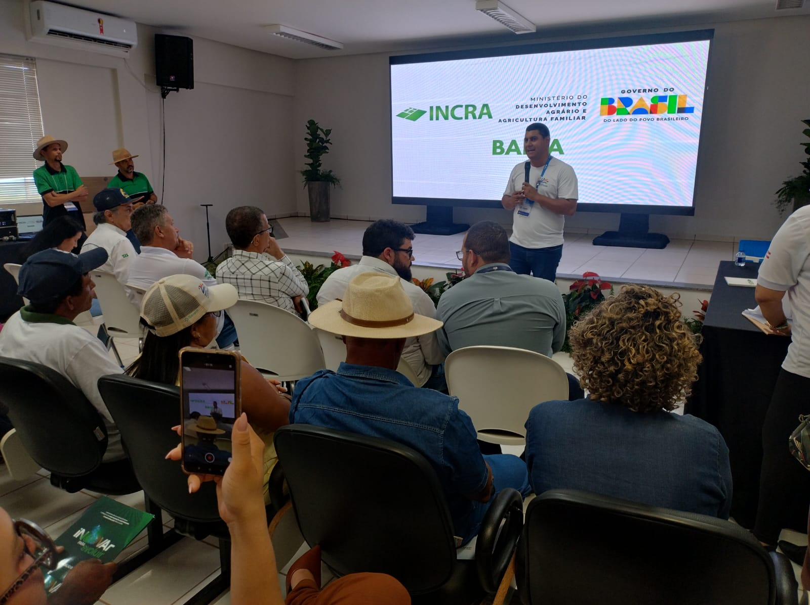 Segundo dia da Bahia Farm Show conecta exportação, pesquisa, juventude, regularização fundiária e energia renovável