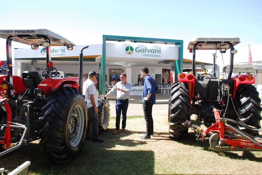 Revendedoras de máquinas celebram negociações na Bahia Farm Show 