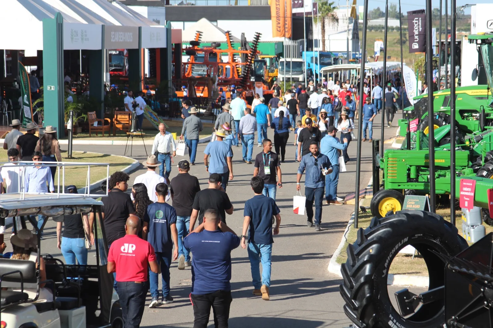 Bahia Farm Show 2025 bate marca de 100 mil visitantes 